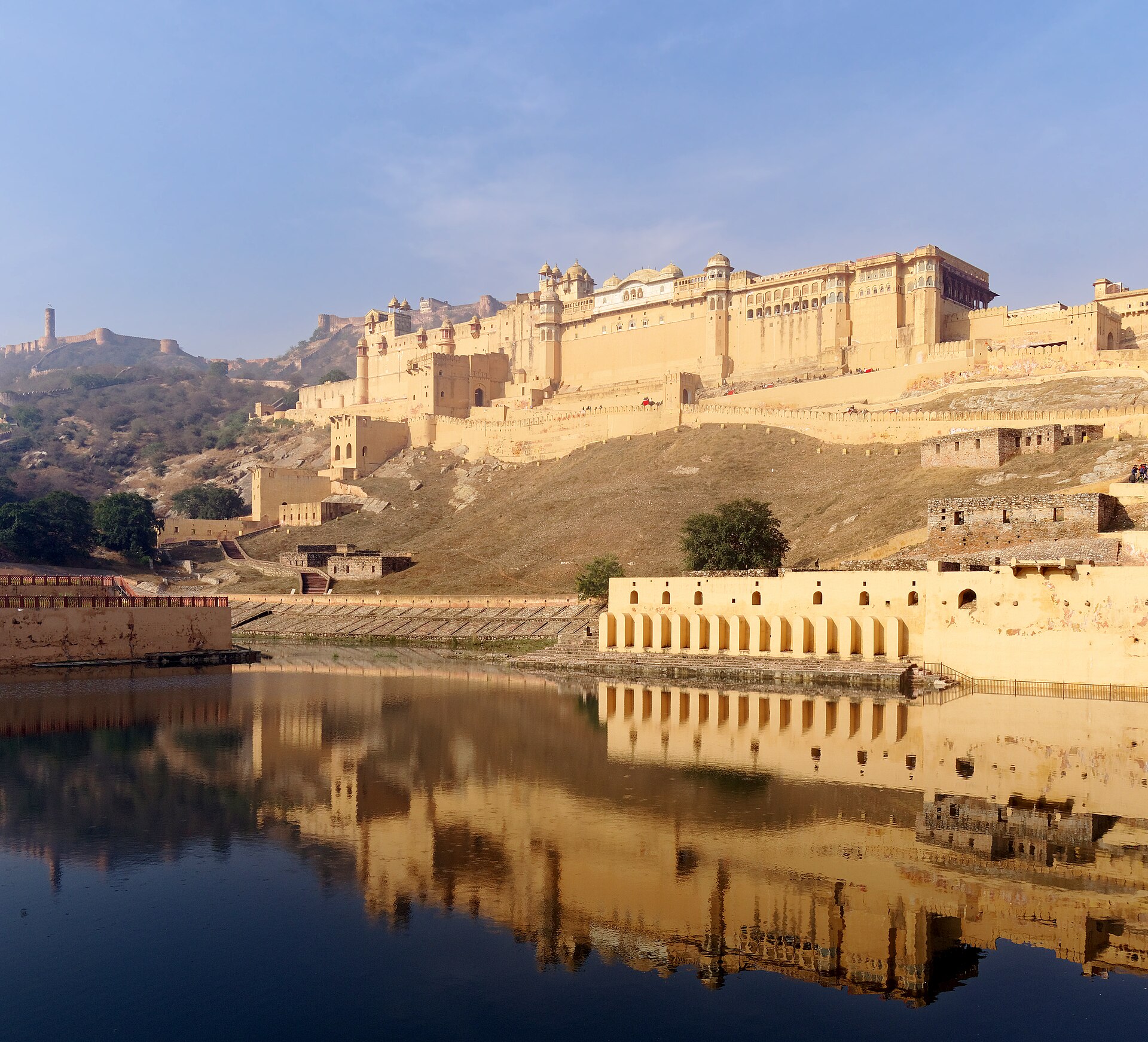 Amber Fort ramparts and palace in Jaipur, Rajasthan
